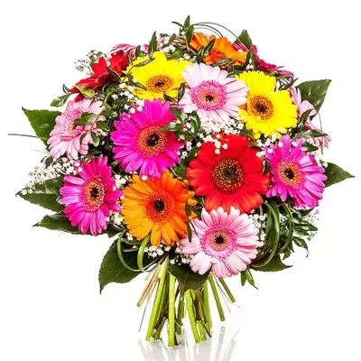 floristka nanáší drátovanou dekoraci na svatební oblouk